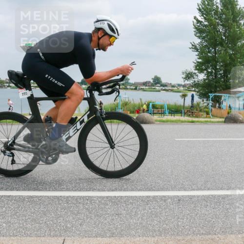 21.06.2025 - 27. Vierlanden-Triathlon H.Heesch http://msf.ph/oto/8027157 15.06.2025 12:19:08 Radfahren 694, 773, 973 meine-sportfotos.de