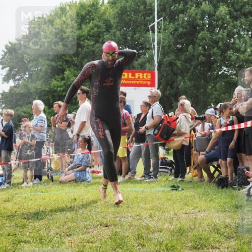 15.06.2025 - 27. Vierlanden-Triathlon KatJ http://msf.ph/oto/8027160 15.06.2025 11:00:43 Schwimmen 649, 678, 699, 723 meine-sportfotos.de