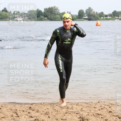 15.06.2025 - 27. Vierlanden-Triathlon Lena Gebhardt http://msf.ph/oto/8027167 15.06.2025 10:59:43 Schwimmen 641, 668, 727 meine-sportfotos.de