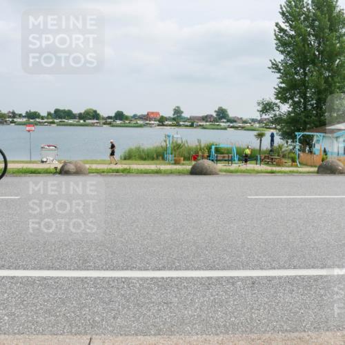 21.06.2025 - 27. Vierlanden-Triathlon H.Heesch http://msf.ph/oto/8027169 15.06.2025 12:19:09 Radfahren 694, 773, 973 meine-sportfotos.de