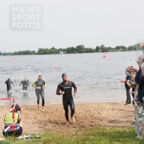 21.06.2025 - 27. Vierlanden-Triathlon MichiJ http://msf.ph/oto/8027170 15.06.2026 10:57:48 Schwimmen 686, 705, 738, 774 meine-sportfotos.de