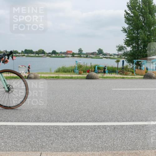 21.06.2025 - 27. Vierlanden-Triathlon H.Heesch http://msf.ph/oto/8027174 15.06.2025 12:19:17 Radfahren 722 meine-sportfotos.de