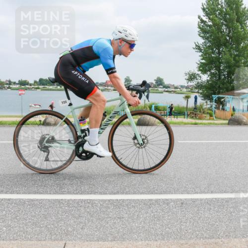 21.06.2025 - 27. Vierlanden-Triathlon H.Heesch http://msf.ph/oto/8027177 15.06.2025 12:19:17 Radfahren 722 meine-sportfotos.de
