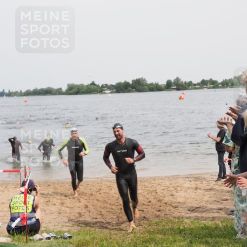 21.06.2025 - 27. Vierlanden-Triathlon MichiJ http://msf.ph/oto/8027200 15.06.2026 10:57:49 Schwimmen 686, 705, 738, 774 meine-sportfotos.de