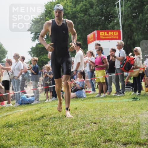 15.06.2025 - 27. Vierlanden-Triathlon KatJ http://msf.ph/oto/8027202 15.06.2025 11:00:46 Schwimmen 649, 678, 681, 699, 723 meine-sportfotos.de