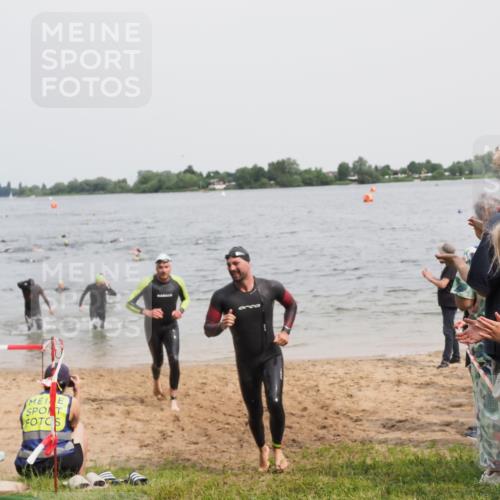 21.06.2025 - 27. Vierlanden-Triathlon MichiJ http://msf.ph/oto/8027210 15.06.2026 10:57:49 Schwimmen 686, 705, 738, 774 meine-sportfotos.de