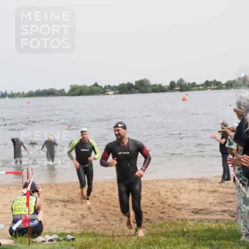 21.06.2025 - 27. Vierlanden-Triathlon MichiJ http://msf.ph/oto/8027213 15.06.2026 10:57:49 Schwimmen 686, 705, 738, 774 meine-sportfotos.de