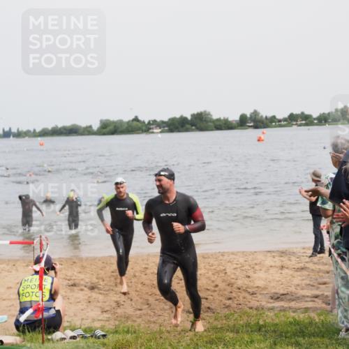 21.06.2025 - 27. Vierlanden-Triathlon MichiJ http://msf.ph/oto/8027217 15.06.2026 10:57:49 Schwimmen 686, 705, 738, 774 meine-sportfotos.de