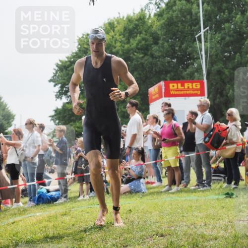 15.06.2025 - 27. Vierlanden-Triathlon KatJ http://msf.ph/oto/8027220 15.06.2025 11:00:46 Schwimmen 649, 678, 681, 699, 723 meine-sportfotos.de