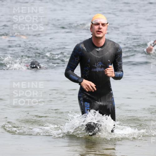 15.06.2025 - 27. Vierlanden-Triathlon Lena Gebhardt http://msf.ph/oto/8027226 15.06.2025 11:00:00 Schwimmen 708 meine-sportfotos.de