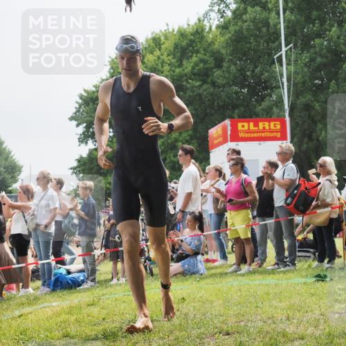 15.06.2025 - 27. Vierlanden-Triathlon KatJ http://msf.ph/oto/8027228 15.06.2025 11:00:46 Schwimmen 649, 678, 681, 699, 723 meine-sportfotos.de