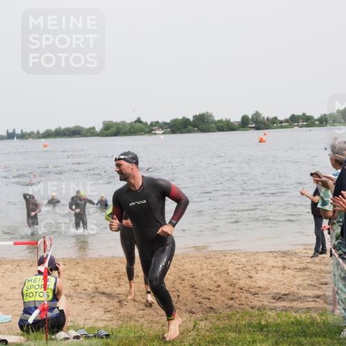 21.06.2025 - 27. Vierlanden-Triathlon MichiJ http://msf.ph/oto/8027235 15.06.2026 10:57:49 Schwimmen 686, 705, 738, 774 meine-sportfotos.de