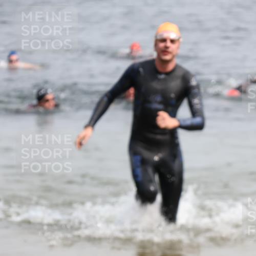15.06.2025 - 27. Vierlanden-Triathlon Lena Gebhardt http://msf.ph/oto/8027238 15.06.2025 11:00:01 Schwimmen 708 meine-sportfotos.de