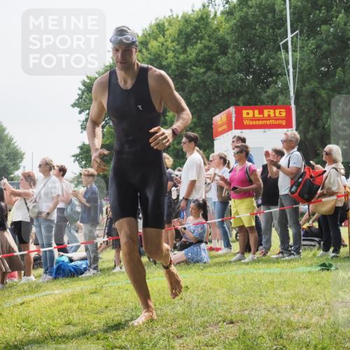 15.06.2025 - 27. Vierlanden-Triathlon KatJ http://msf.ph/oto/8027241 15.06.2025 11:00:47 Schwimmen 637, 649, 678, 681, 699, 723 meine-sportfotos.de