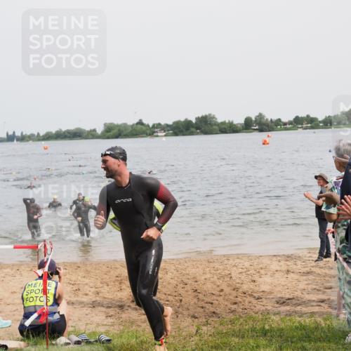 21.06.2025 - 27. Vierlanden-Triathlon MichiJ http://msf.ph/oto/8027244 15.06.2026 10:57:50 Schwimmen 686, 705, 738, 774 meine-sportfotos.de