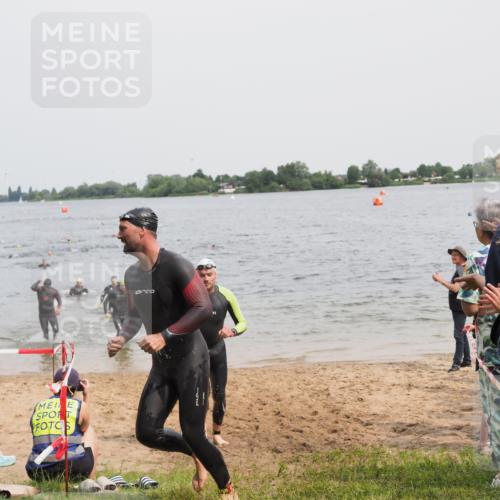 21.06.2025 - 27. Vierlanden-Triathlon MichiJ http://msf.ph/oto/8027249 15.06.2026 10:57:50 Schwimmen 686, 705, 738, 774 meine-sportfotos.de