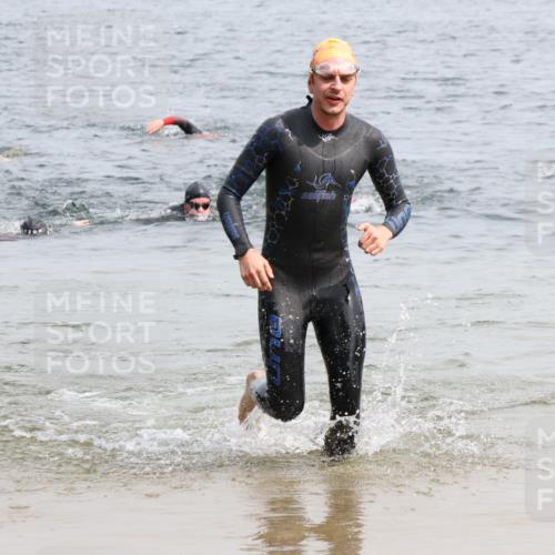 15.06.2025 - 27. Vierlanden-Triathlon Lena Gebhardt http://msf.ph/oto/8027250 15.06.2025 11:00:02 Schwimmen 708 meine-sportfotos.de