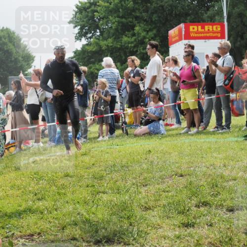 15.06.2025 - 27. Vierlanden-Triathlon KatJ http://msf.ph/oto/8027251 15.06.2025 11:00:48 Schwimmen 637, 649, 678, 681, 699, 723 meine-sportfotos.de