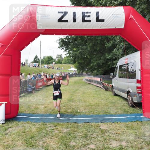 21.06.2025 - 27. Vierlanden-Triathlon MichiJ http://msf.ph/oto/8027253 15.06.2026 12:06:24 Ziel 248 meine-sportfotos.de