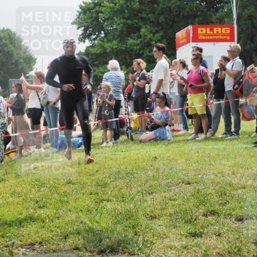 15.06.2025 - 27. Vierlanden-Triathlon KatJ http://msf.ph/oto/8027258 15.06.2025 11:00:48 Schwimmen 637, 649, 678, 681, 699, 723 meine-sportfotos.de