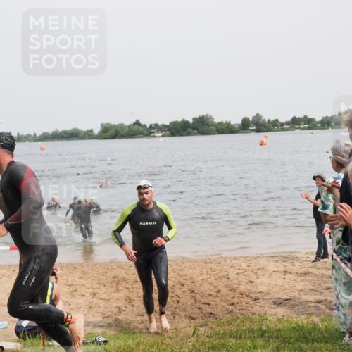 21.06.2025 - 27. Vierlanden-Triathlon MichiJ http://msf.ph/oto/8027267 15.06.2026 10:57:50 Schwimmen 686, 705, 738, 774 meine-sportfotos.de