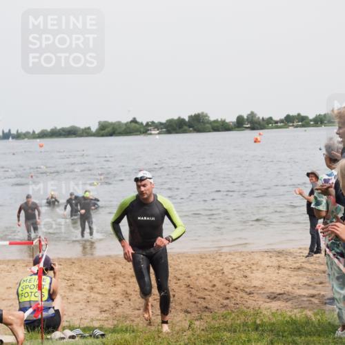 21.06.2025 - 27. Vierlanden-Triathlon MichiJ http://msf.ph/oto/8027276 15.06.2026 10:57:50 Schwimmen 686, 705, 738, 774 meine-sportfotos.de