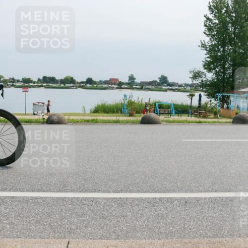 21.06.2025 - 27. Vierlanden-Triathlon H.Heesch http://msf.ph/oto/8027287 15.06.2025 11:21:08 Radfahren 93, 142, 856 meine-sportfotos.de