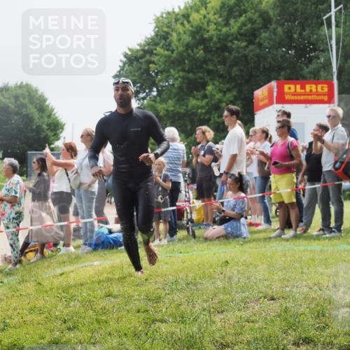 15.06.2025 - 27. Vierlanden-Triathlon KatJ http://msf.ph/oto/8027291 15.06.2025 11:00:49 Schwimmen 637, 678, 681, 699, 723 meine-sportfotos.de