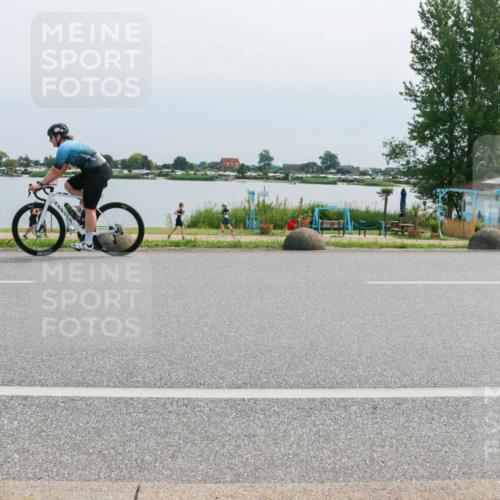 21.06.2025 - 27. Vierlanden-Triathlon H.Heesch http://msf.ph/oto/8027304 15.06.2025 11:21:10 Radfahren 142 meine-sportfotos.de