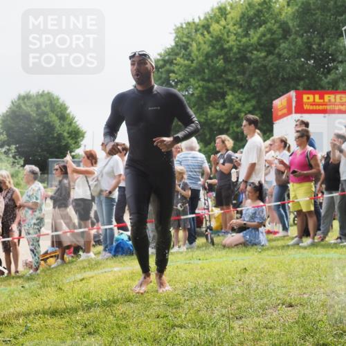 15.06.2025 - 27. Vierlanden-Triathlon KatJ http://msf.ph/oto/8027310 15.06.2025 11:00:49 Schwimmen 637, 678, 681, 699, 723 meine-sportfotos.de