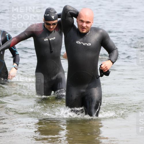 15.06.2025 - 27. Vierlanden-Triathlon Lena Gebhardt http://msf.ph/oto/8027320 15.06.2025 11:00:14 Schwimmen 646, 657, 662, 694, 708, 731 meine-sportfotos.de