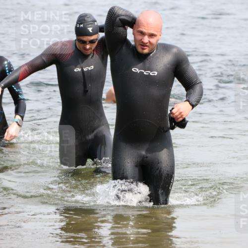 15.06.2025 - 27. Vierlanden-Triathlon Lena Gebhardt http://msf.ph/oto/8027324 15.06.2025 11:00:14 Schwimmen 646, 657, 662, 694, 708, 731 meine-sportfotos.de