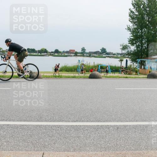 21.06.2025 - 27. Vierlanden-Triathlon H.Heesch http://msf.ph/oto/8027325 15.06.2025 11:21:13 Radfahren 703 meine-sportfotos.de
