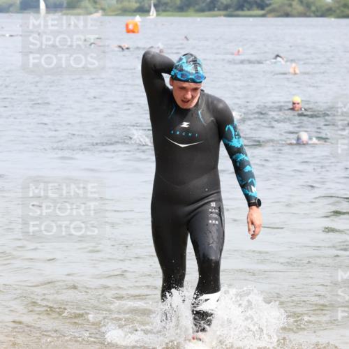 15.06.2025 - 27. Vierlanden-Triathlon Lena Gebhardt http://msf.ph/oto/8027329 15.06.2025 11:00:15 Schwimmen 646, 657, 662, 694, 731 meine-sportfotos.de