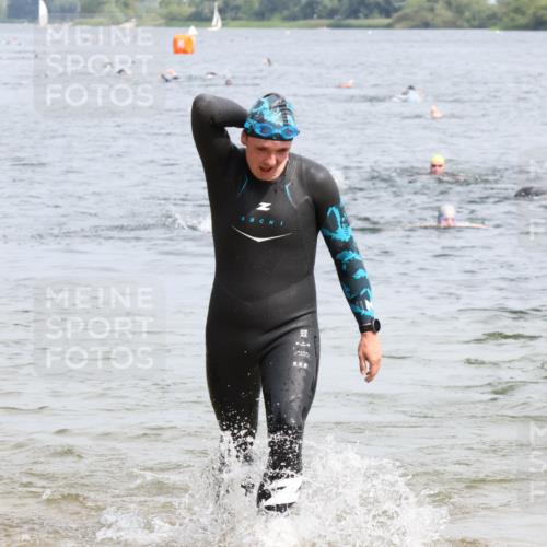 15.06.2025 - 27. Vierlanden-Triathlon Lena Gebhardt http://msf.ph/oto/8027331 15.06.2025 11:00:15 Schwimmen 646, 657, 662, 694, 731 meine-sportfotos.de