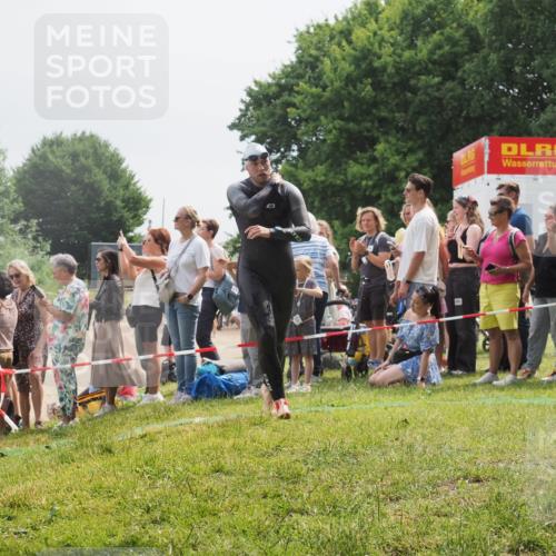 15.06.2025 - 27. Vierlanden-Triathlon KatJ http://msf.ph/oto/8027338 15.06.2025 11:00:52 Schwimmen 637, 678, 681, 699, 746 meine-sportfotos.de