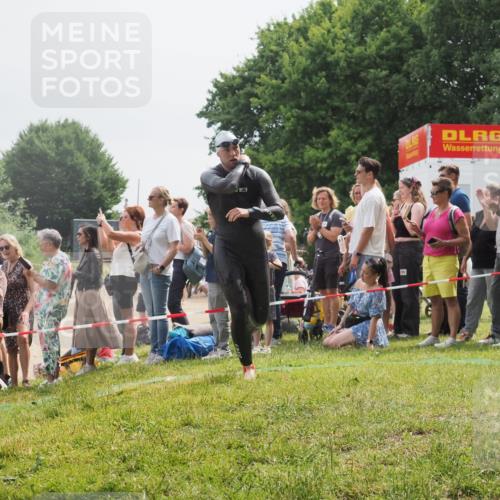 15.06.2025 - 27. Vierlanden-Triathlon KatJ http://msf.ph/oto/8027346 15.06.2025 11:00:52 Schwimmen 637, 678, 681, 699, 746 meine-sportfotos.de