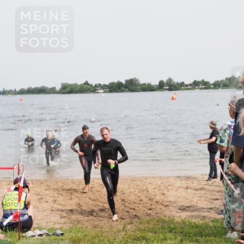 21.06.2025 - 27. Vierlanden-Triathlon MichiJ http://msf.ph/oto/8027354 15.06.2026 10:57:54 Schwimmen 647, 686, 705, 738, 774 meine-sportfotos.de