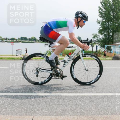21.06.2025 - 27. Vierlanden-Triathlon H.Heesch http://msf.ph/oto/8027357 15.06.2025 11:21:18 Radfahren 139, 703, 928 meine-sportfotos.de