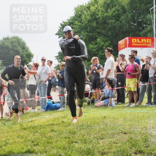 15.06.2025 - 27. Vierlanden-Triathlon KatJ http://msf.ph/oto/8027364 15.06.2025 11:00:53 Schwimmen 637, 678, 681, 699, 746 meine-sportfotos.de