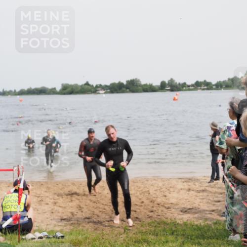21.06.2025 - 27. Vierlanden-Triathlon MichiJ http://msf.ph/oto/8027374 15.06.2026 10:57:55 Schwimmen 647, 686, 705, 738, 774 meine-sportfotos.de