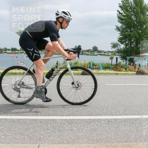 21.06.2025 - 27. Vierlanden-Triathlon H.Heesch http://msf.ph/oto/8027376 15.06.2025 12:19:40 Radfahren 637, 646, 647, 844, 855, 953 meine-sportfotos.de
