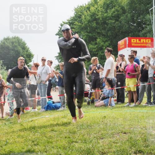 15.06.2025 - 27. Vierlanden-Triathlon KatJ http://msf.ph/oto/8027377 15.06.2025 11:00:53 Schwimmen 637, 678, 681, 699, 746 meine-sportfotos.de
