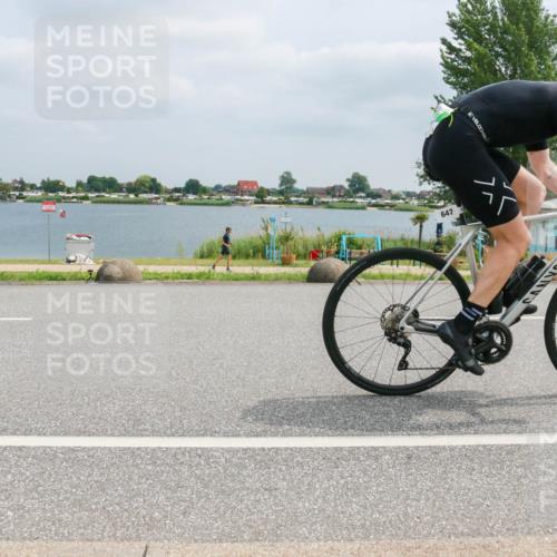 21.06.2025 - 27. Vierlanden-Triathlon H.Heesch http://msf.ph/oto/8027381 15.06.2025 12:19:40 Radfahren 637, 646, 647, 844, 855, 953 meine-sportfotos.de
