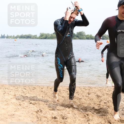 15.06.2025 - 27. Vierlanden-Triathlon Lena Gebhardt http://msf.ph/oto/8027384 15.06.2025 11:00:21 Schwimmen 646, 657, 662, 694, 714, 731 meine-sportfotos.de