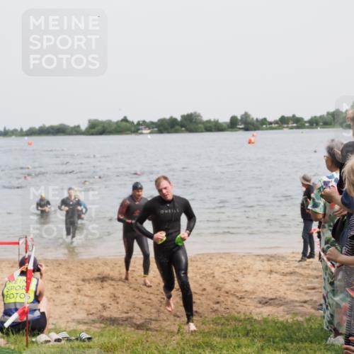 21.06.2025 - 27. Vierlanden-Triathlon MichiJ http://msf.ph/oto/8027385 15.06.2026 10:57:55 Schwimmen 647, 686, 705, 738, 774 meine-sportfotos.de