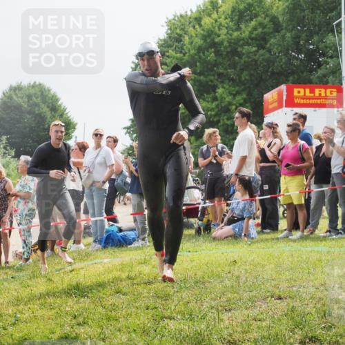 15.06.2025 - 27. Vierlanden-Triathlon KatJ http://msf.ph/oto/8027386 15.06.2025 11:00:53 Schwimmen 637, 678, 681, 699, 746 meine-sportfotos.de