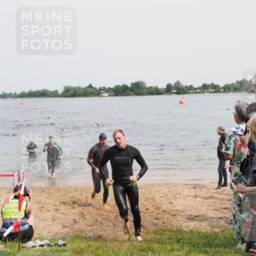 21.06.2025 - 27. Vierlanden-Triathlon MichiJ http://msf.ph/oto/8027394 15.06.2026 10:57:55 Schwimmen 647, 686, 705, 738, 774 meine-sportfotos.de