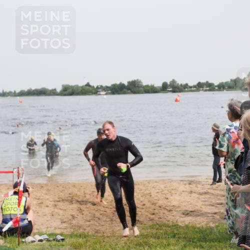 21.06.2025 - 27. Vierlanden-Triathlon MichiJ http://msf.ph/oto/8027402 15.06.2026 10:57:55 Schwimmen 647, 686, 705, 738, 774 meine-sportfotos.de