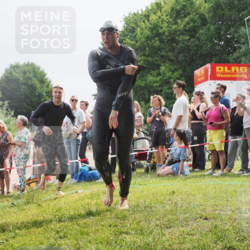 15.06.2025 - 27. Vierlanden-Triathlon KatJ http://msf.ph/oto/8027406 15.06.2025 11:00:54 Schwimmen 637, 678, 681, 699, 746 meine-sportfotos.de